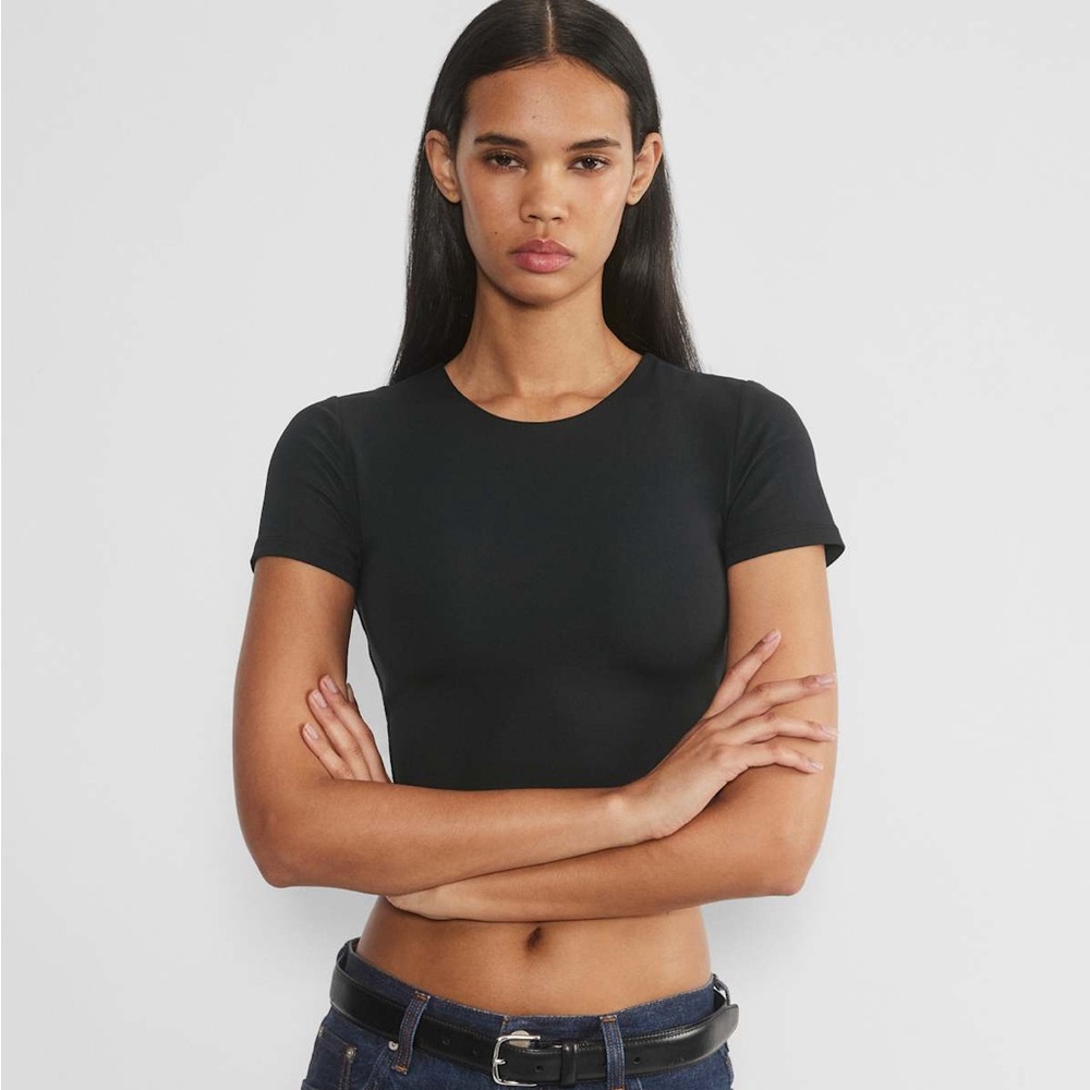 Babaton contour cropped shirt